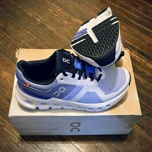 NEW ON Women's 7.5 Cloudrunner 2 running shoes - Purple - MSRP $160